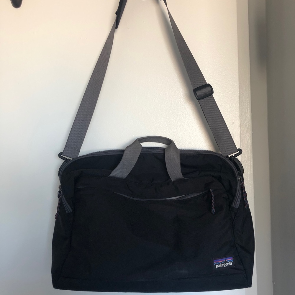 Men’s Patagonia messenger bag.
